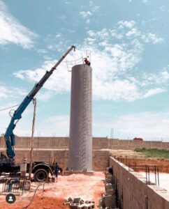 instalando caixa d'água grande