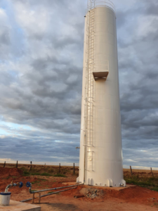 caixa d'água de grande porte tubular cilindrica